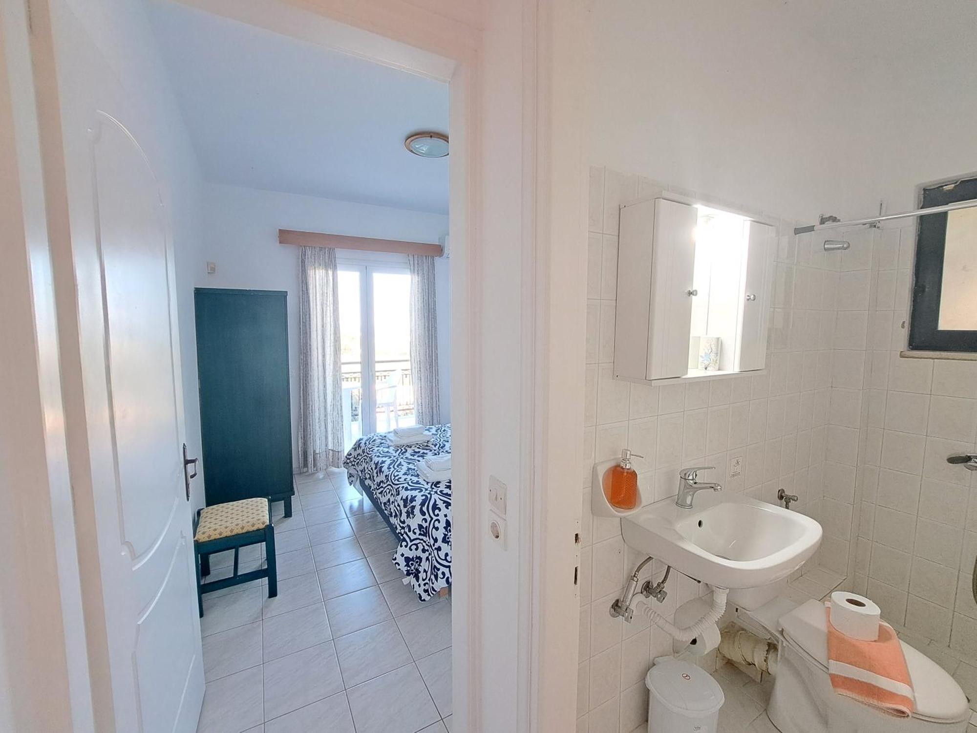 Natural Blue Green Apartment Almiros Beach 객실 사진